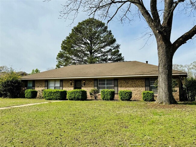 Building Photo - 110 Diane Dr