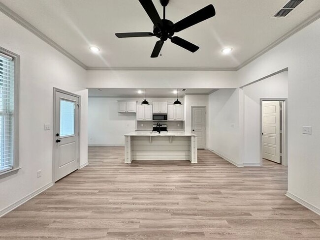 Building Photo - TOUR TODAY! 3 Bedroom 2 Bath Home in Tyler!