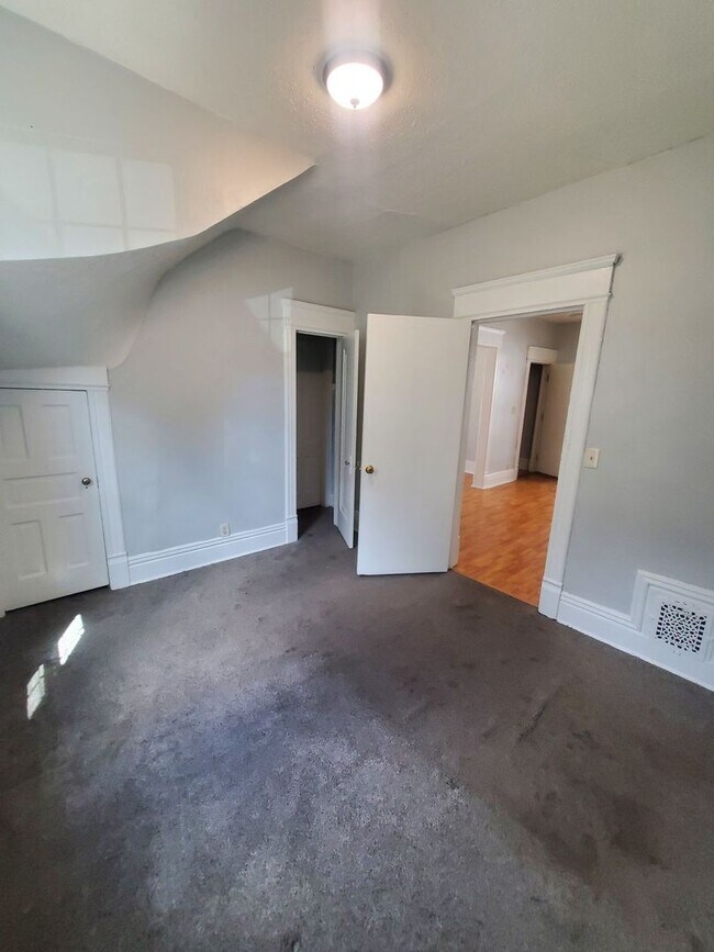 Building Photo - 2215-2217 W Mineral St. (Duplex)(ACE PROPE...