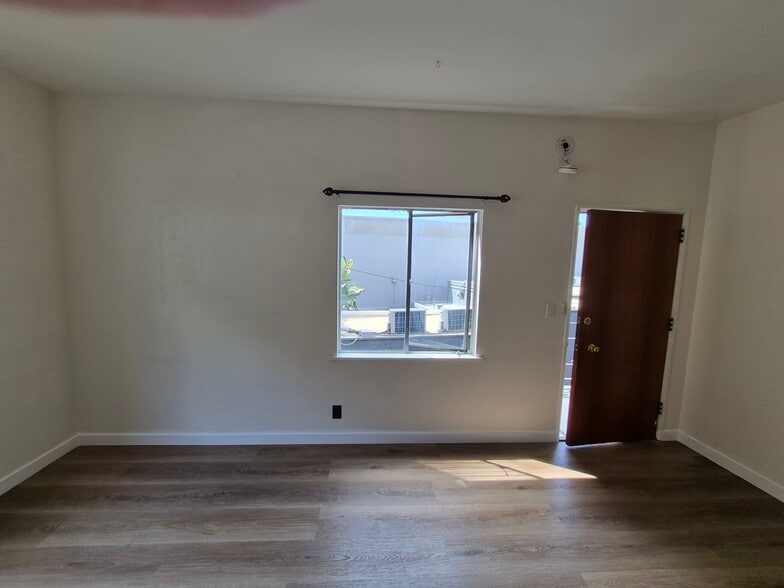 Building Photo - 3443 Cahuenga Blvd W