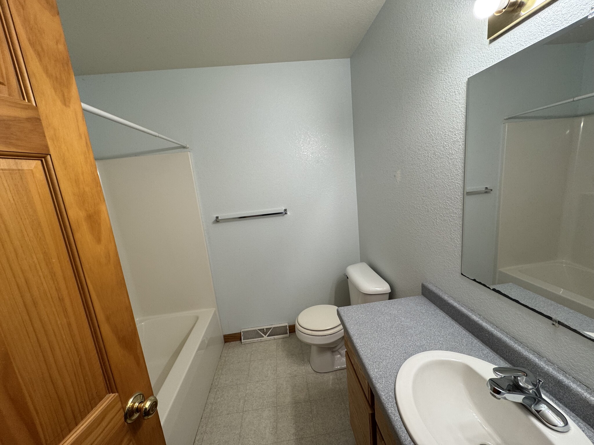 2nd floor full bathroom - 628 E Pine St