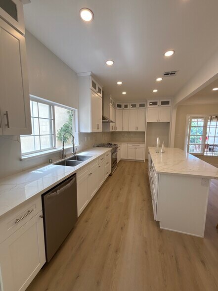Lots of lighting in this beautiful kitchen. - 1062 S Shenandoah St
