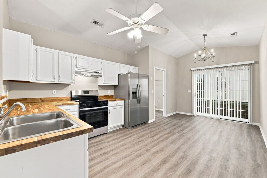 Building Photo - 3 Franklinwood Dr