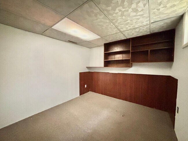 Building Photo - 421 N Rouse Ave