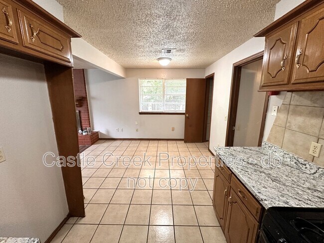 Building Photo - 5305 Brookdale Dr