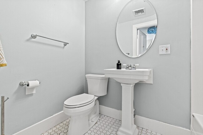 Building Photo - 65 Church St