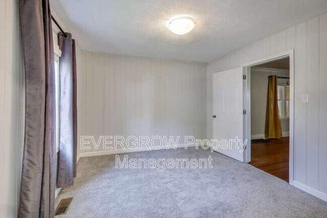 Building Photo - 321 Albany St