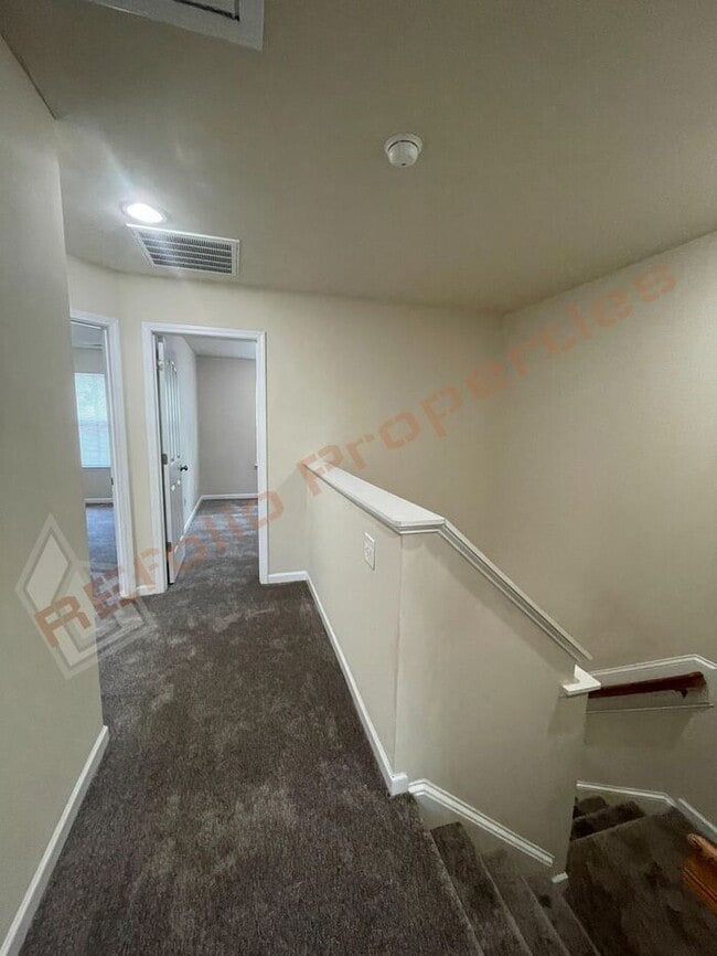 Building Photo - Beautiful 3-bedroom, 2.5-bath townhome