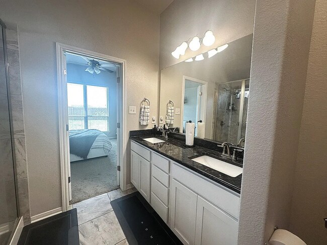 Building Photo - 1250 Lakeway Crossing Dr