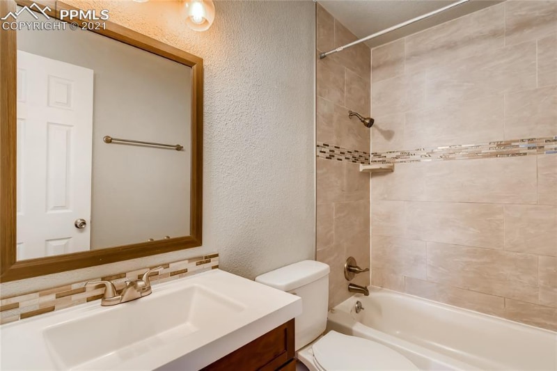 Building Photo - 3108 Moonbeam Cir S