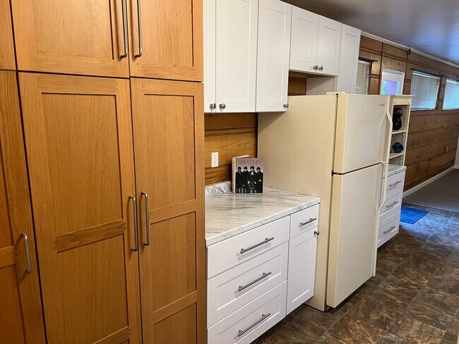 Building Photo - 500 SQFT. STUDIO UNIT NEAR DOWNTOWN HAYWARD. PRIME LOCATION, PRIVATE ENTRENCE, AND MORE!!!