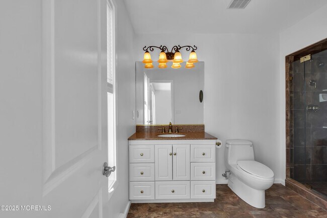 Building Photo - 913 N Ocean Ave