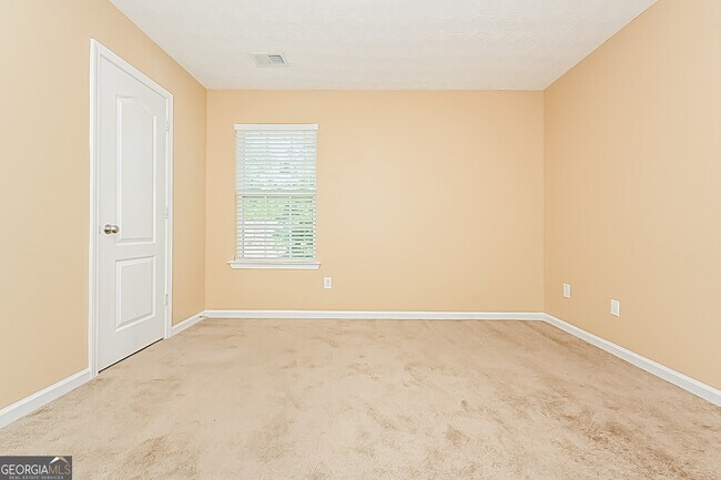Building Photo - 257 Long Dr