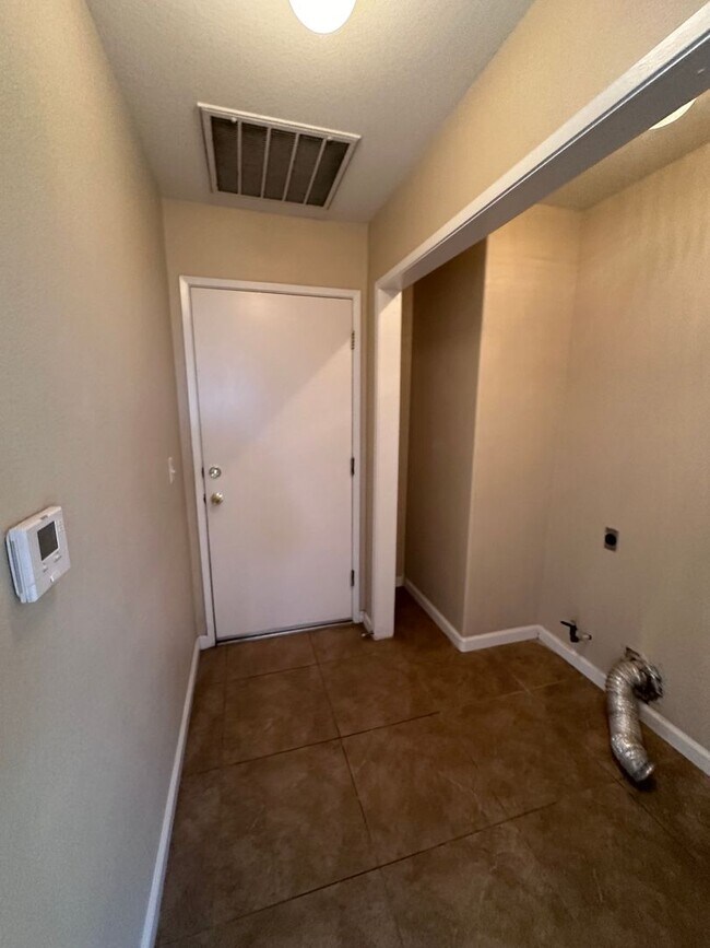 Building Photo - 4404 Pebble Creek Dr