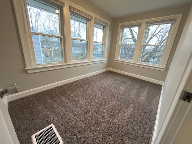 Building Photo - 665-667 Siebert St