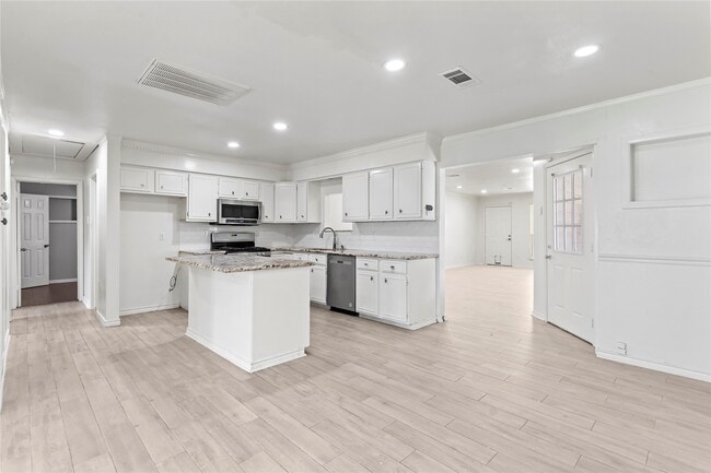 Building Photo - 10906 Keese Dr