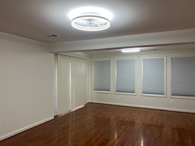 Building Photo - 41 Pine Needle Way