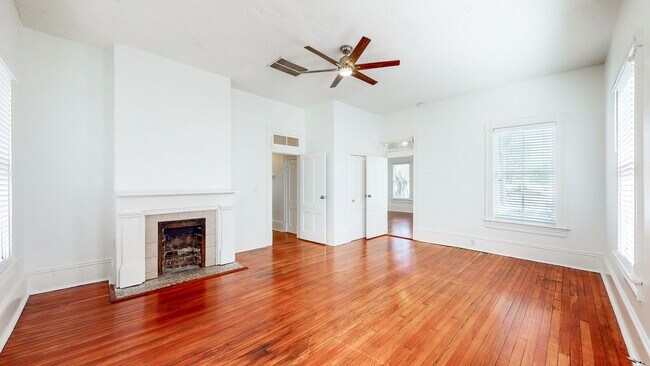 Building Photo - 123 W 41st St
