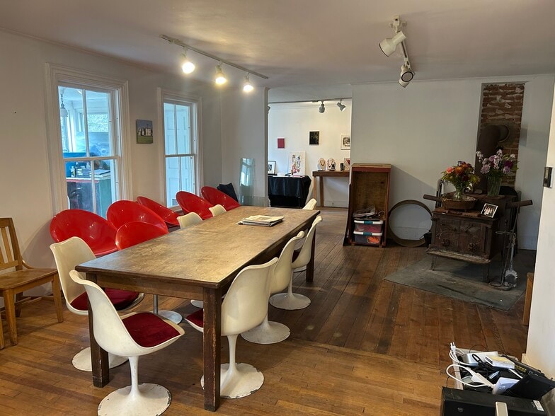 Building Photo - 19 Cary Rd