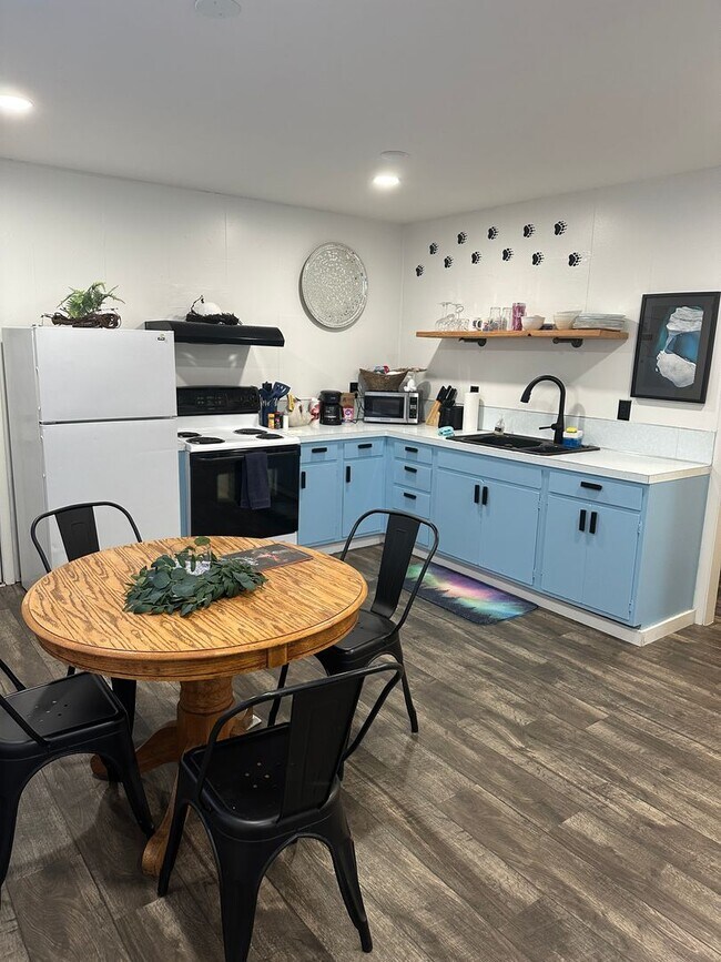 Building Photo - 521 N St