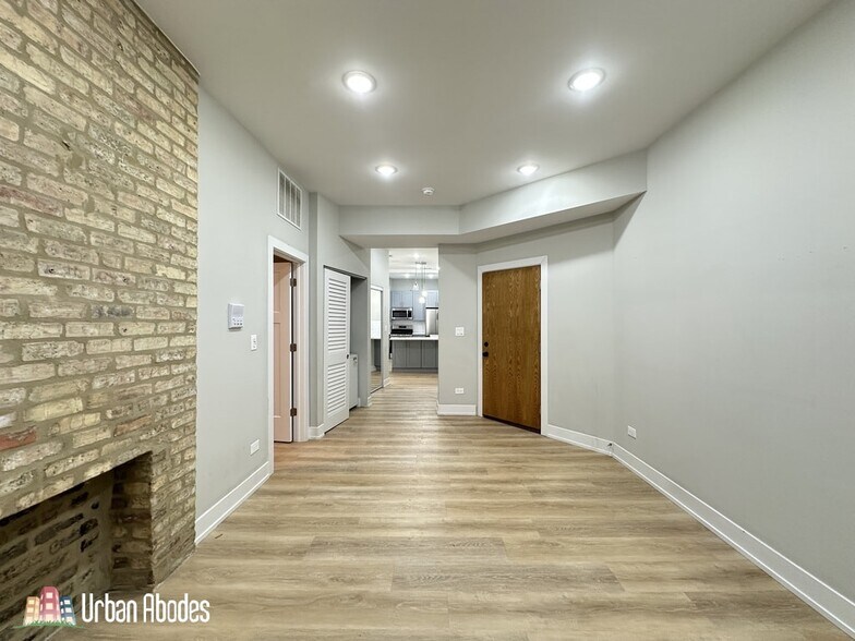 Building Photo - 445 W Belden Ave