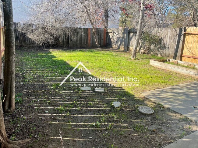 Building Photo - 5433 E Knoll Dr