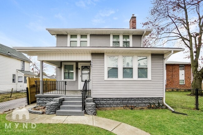 Building Photo - 727 Reinhard Ave