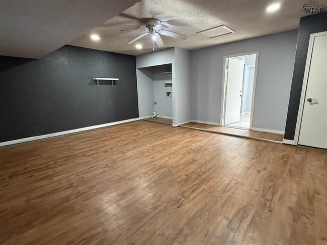 Building Photo - 5307 Hooper Dr