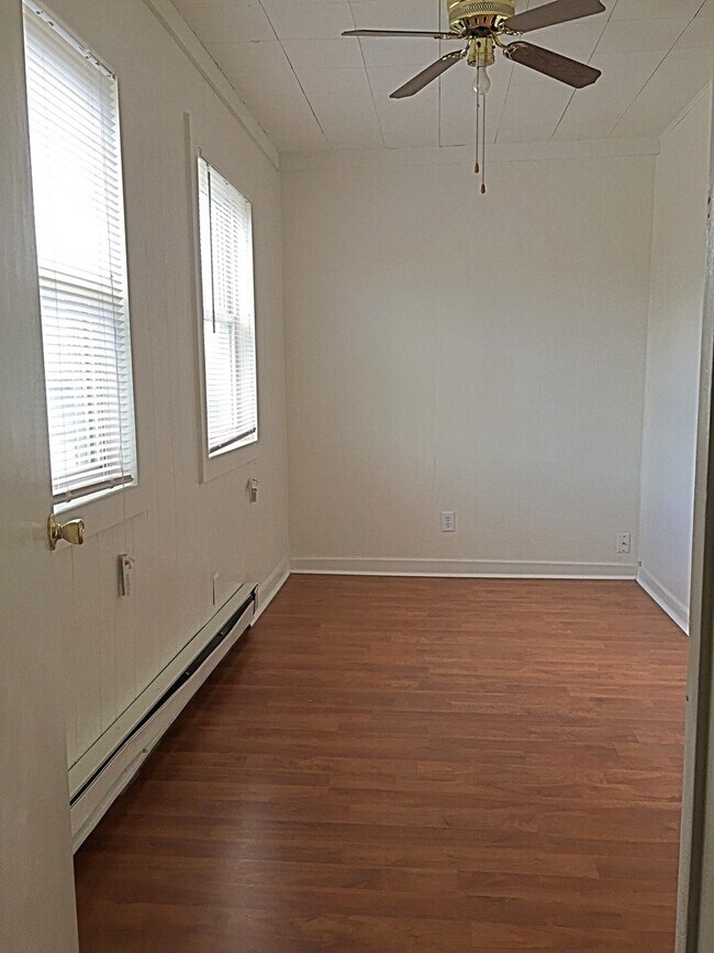 Building Photo - 2-Story 4 Bed/2 Bath Home with Basement & W/D