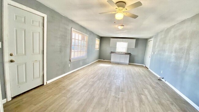 Building Photo - Handyman Special $99 Move in + Admin Fee /...