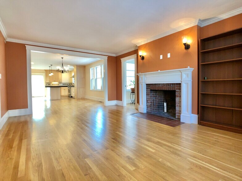 Building Photo - 64 Moraine St