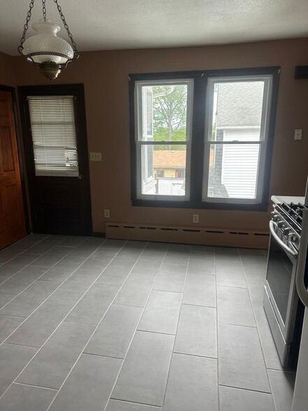 Kitchen - 64 Kendall St