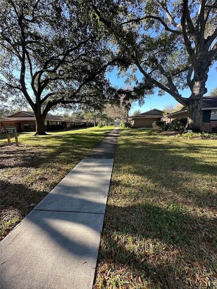 Building Photo - 16522 Diana Ln