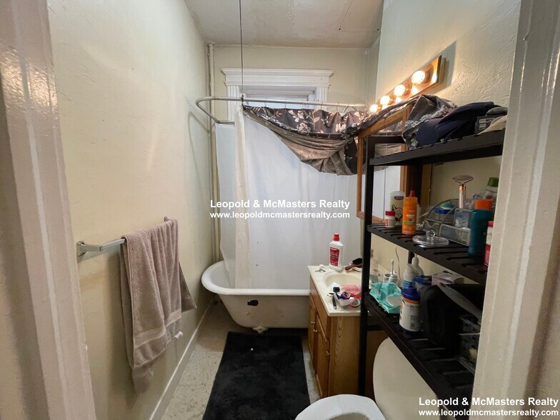 Building Photo - 67 Gordon St