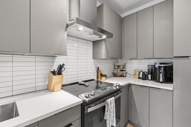 Building Photo - 2220 Webberville Rd