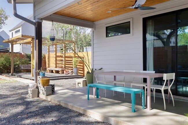 Building Photo - 4420 Mt Vernon Dr