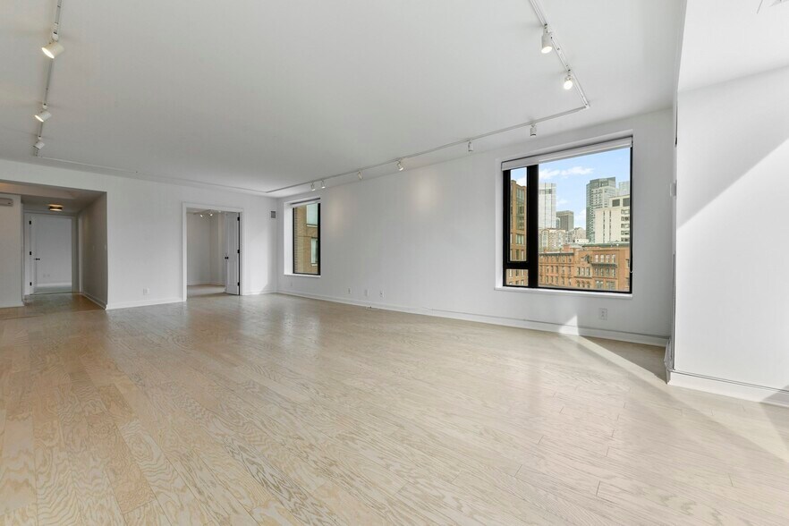 Building Photo - 220 Boylston St