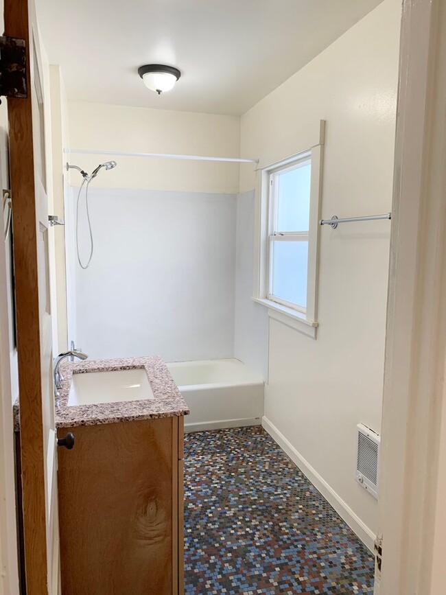 Building Photo - 1 Bedroom in Sellwood