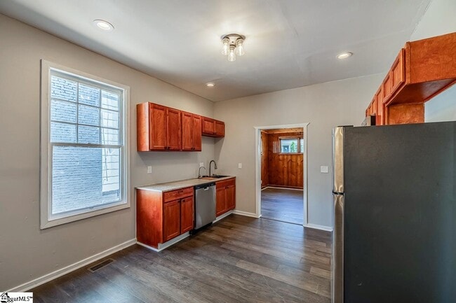 Building Photo - 536 Peronneau St