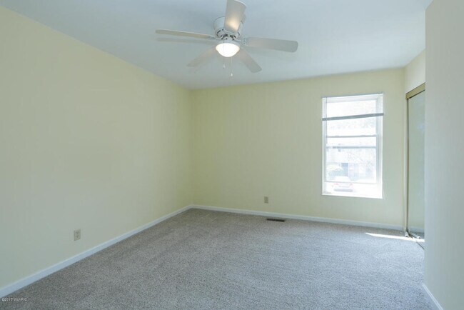 Building Photo - 3520 Kenbrooke Ct