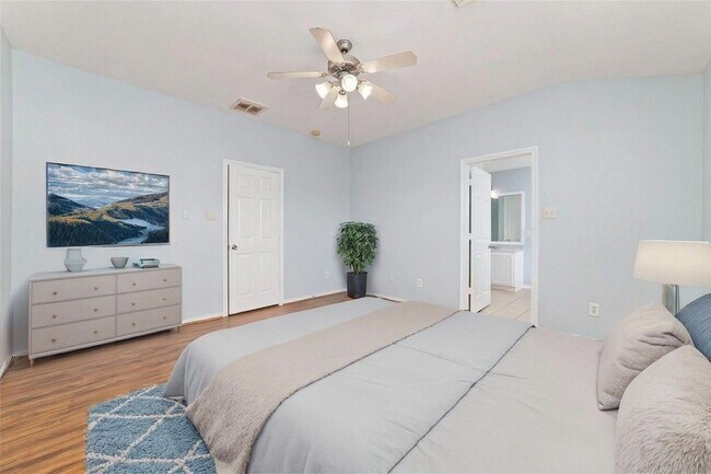 Building Photo - 8734 Rainglen Ln