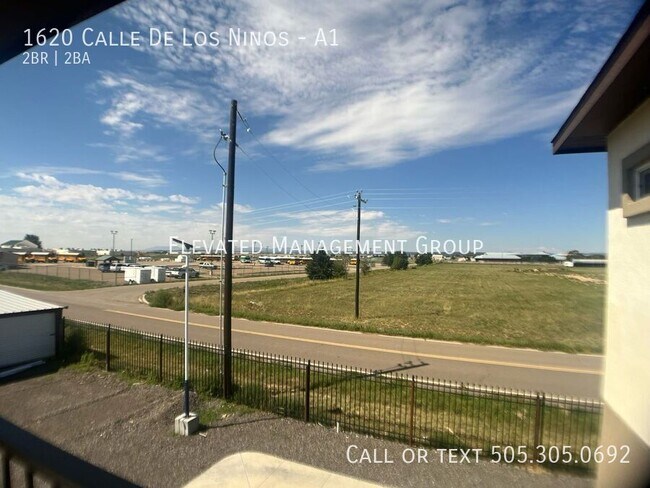 Building Photo - 1620 Calle de los Ninos Ave