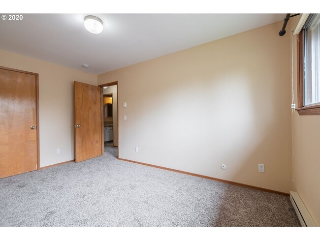 Building Photo - Great Condo in NE Portland - Irvington!