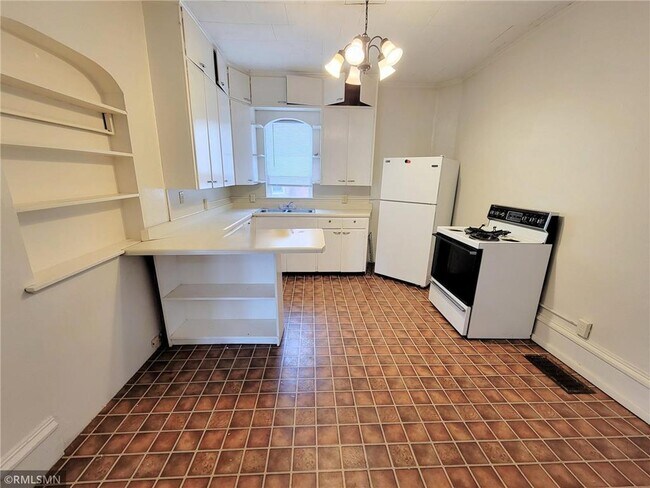 Building Photo - 210 N Fremont St