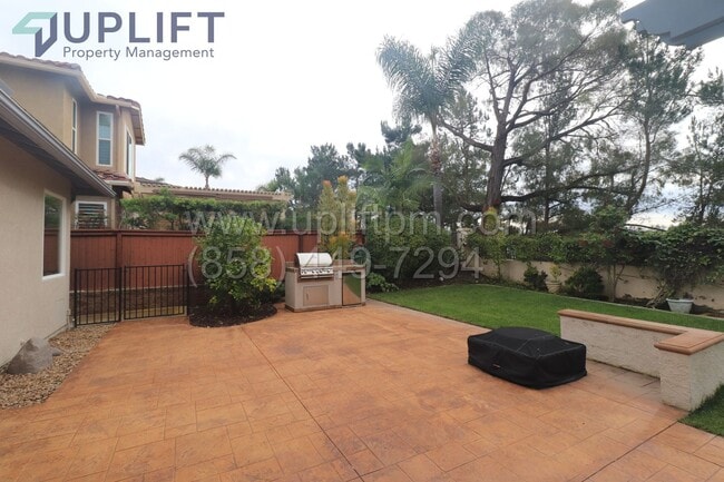 Building Photo - 4 bed 2.5 Bath On A Cula-De-Sac