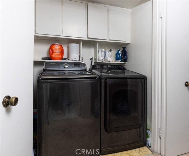 Building Photo - 9 Flores