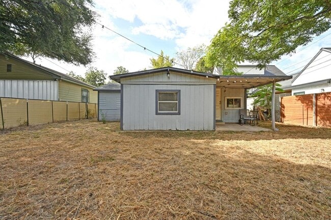 Building Photo - 1706 Riverview St