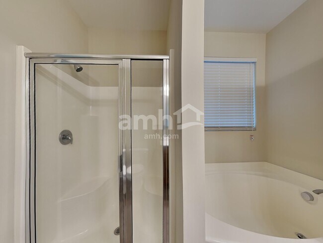 Building Photo - 2217 Magnolia Ct