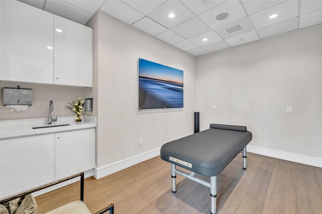 Building Photo - 100 E Las Olas Blvd