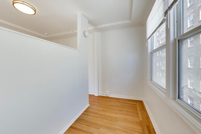 Building Photo - 565 Geary St